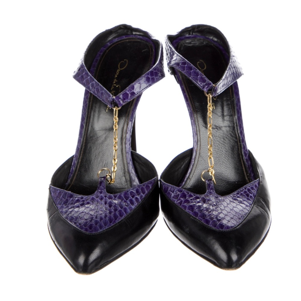 Oscar de la Renta Leather T-Strap Pumps